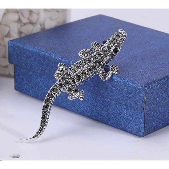 Betsey Johnson Jewelry - 🐊 Betsey Johnson sparkling crocodile crystal brooch 🐊😛